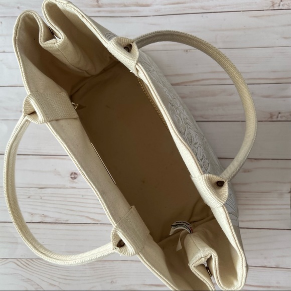 OSCAR DE LA RENTA
Canvas Printed Tote cream floral target - Picture 6 of 13